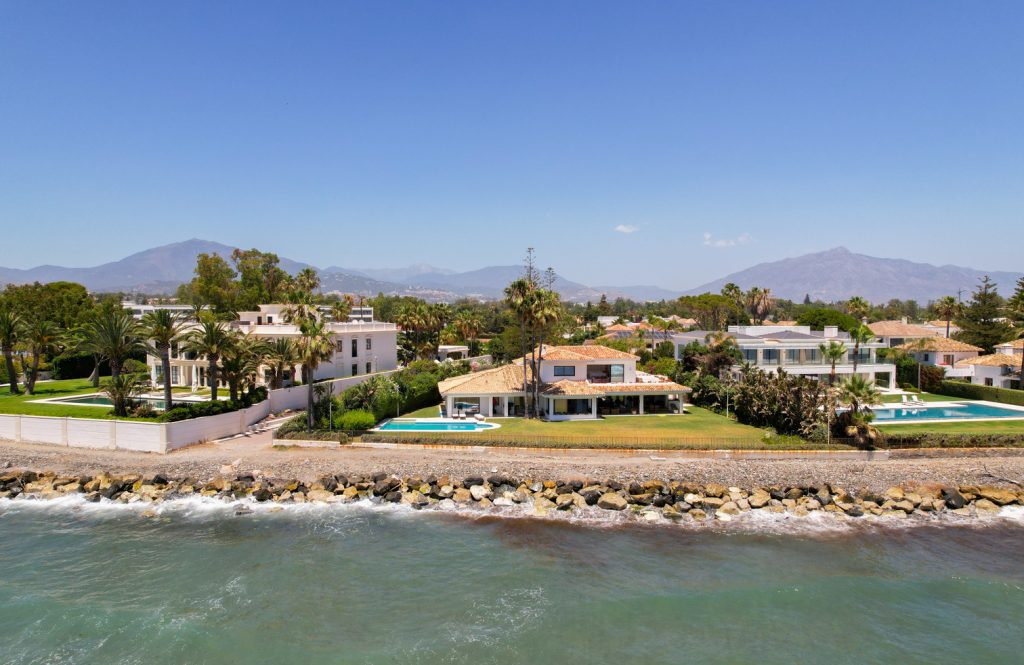 Beachfront Estate in Guadalmina Baja