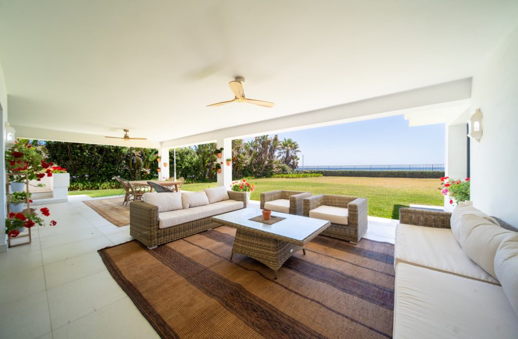 Beachfront Estate in Guadalmina Baja
