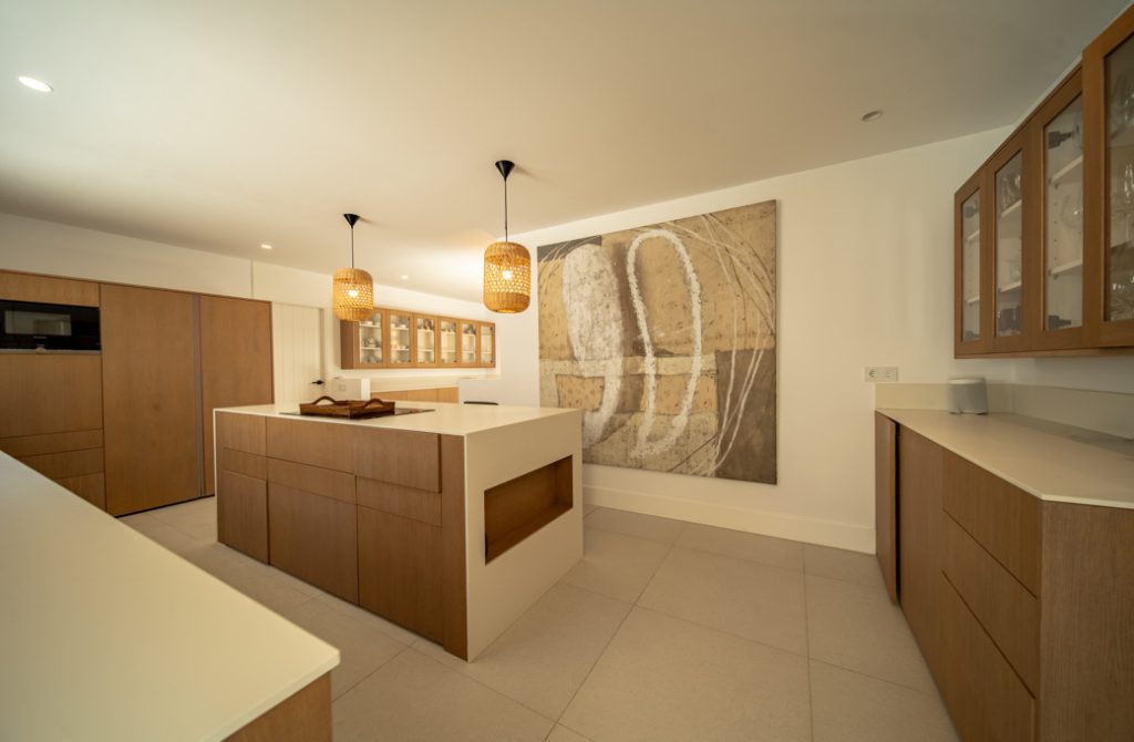 Beachfront Estate in Guadalmina Baja