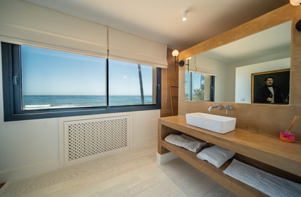 Beachfront Estate in Guadalmina Baja