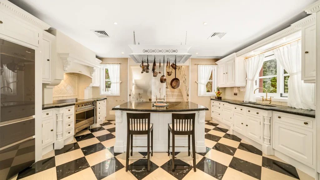 Grand Residence in Sierra Blanca