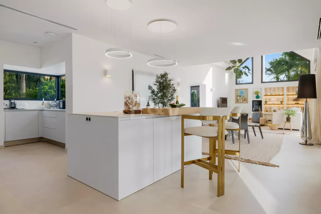 Contemporary Villa in Las Lomas del Marbella Club